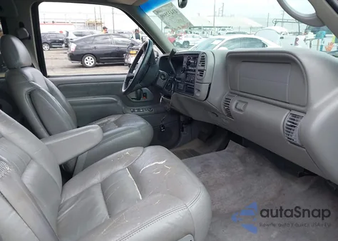 1999 Chevrolet Suburban 1500 Lt z USA, uszkodzony, nr VIN 3GNFK16R6XG146089